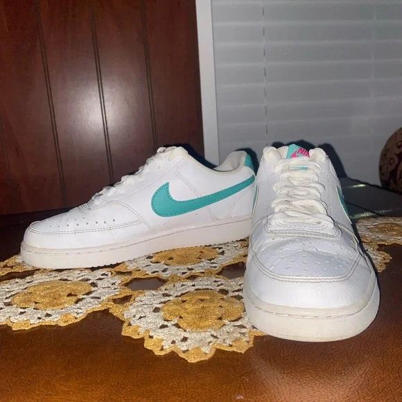 Nike low court vision trainers - Picture 2 of 5
